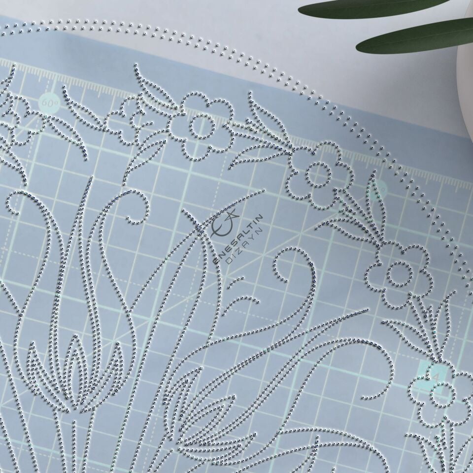 Şablon Desen  -  Simetrik 5'li Lale Çini Tabak Deseni