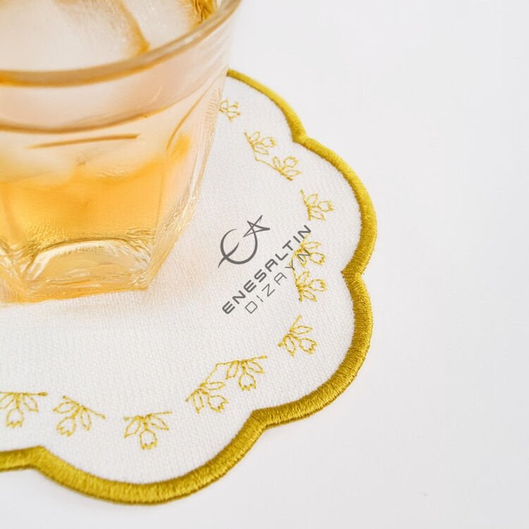 Sade Nakışlı 6'lı Kokteyl Peçete Seti (Altın Renk)