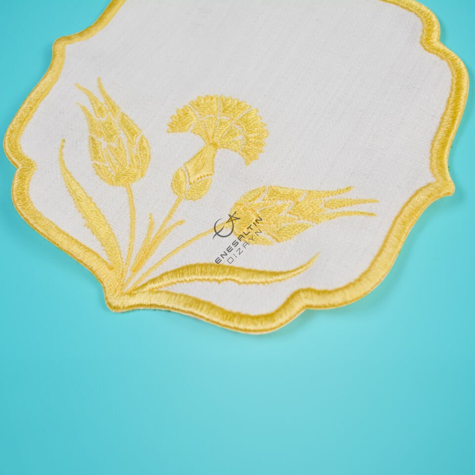 Lale Karafil Çini Motifi Nakışlı 6'lı Kokteyl Peçete Seti (Altın Renk)