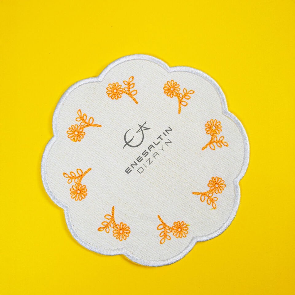 Sade Papatya Nakışlı 6'lı Kokteyl Peçete Seti (Beyaz - Altın)