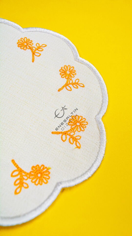 Sade Papatya Nakışlı 6'lı Kokteyl Peçete Seti (Beyaz - Altın)