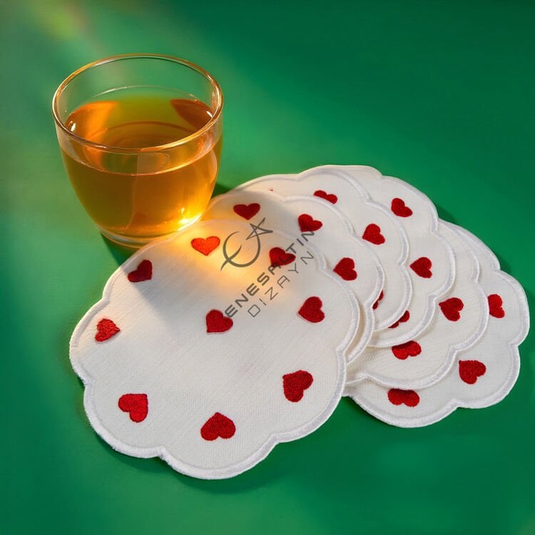 Kalp Motifi Nakışlı 6'lı Kokteyl Peçete Seti / Bardak Altlığı