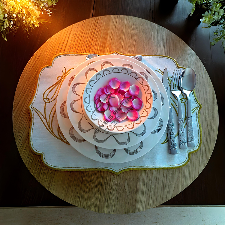 Lale Nakışlı 6'lı Amerikan Servis Peçetesi (Altın Renk)