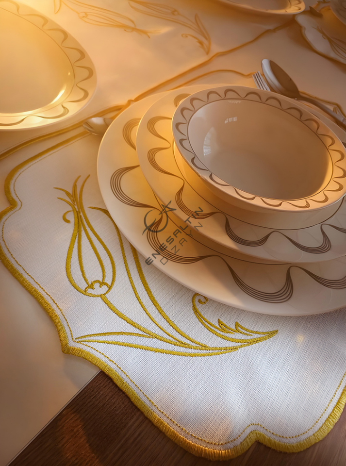 Lale Nakışlı 6'lı Amerikan Servis Peçetesi (Altın Renk)
