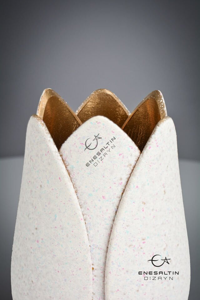 Özel Tasarım Taş Dokulu Beyaz Renk Lale Vazo